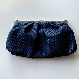 Nila Anthony Clutch